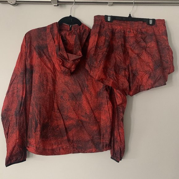 LULULEMON LAB 2 PIECE TOP AND SHORTS RED BLACK - Picture 2 of 9